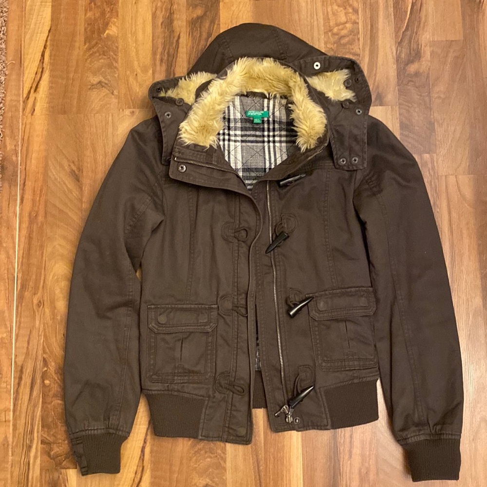 United Colors Of Benetton. Vintage Winter Coat. Size 42. Removable Hood.